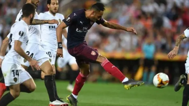 Aubameyang akisawazisha goli la kwanza