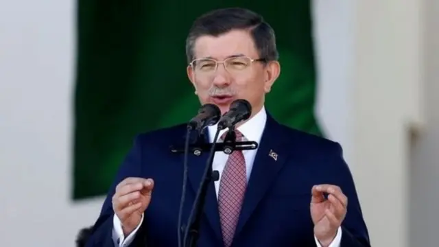 احمد داووداغلو، نخست‎وزیر سابق، به طور کلی فعال‎تر از عبدالله گل است