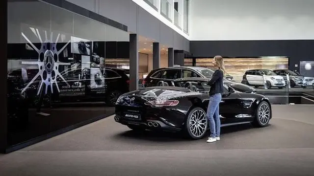 با وجود کاهش سی درصدی فروش بنز در تابستان درآمد شرکت تنها یک درصد کاهش یافت