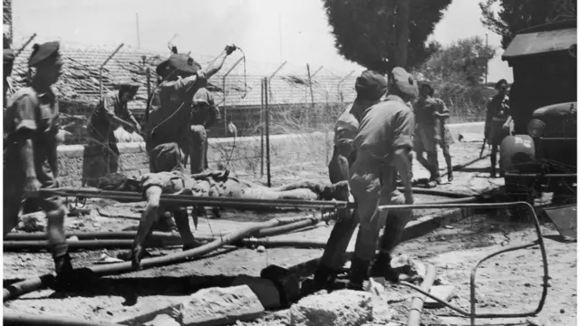 বোমা হামলায় নিহতদের মধ্যে ছিল ব্রিটিশ সামরিক বাহিনীর অনৈক সদস্য।