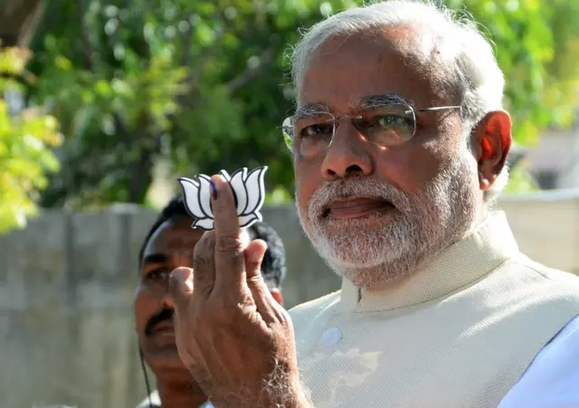 2014માં લોકસભા ચૂંટણીમાં મતદાન બાદ નરેન્દ્ર મોદી