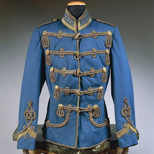 Uniforme des Hussards, 1858-1915. Veste de lieutenant du 9ème Régiment.