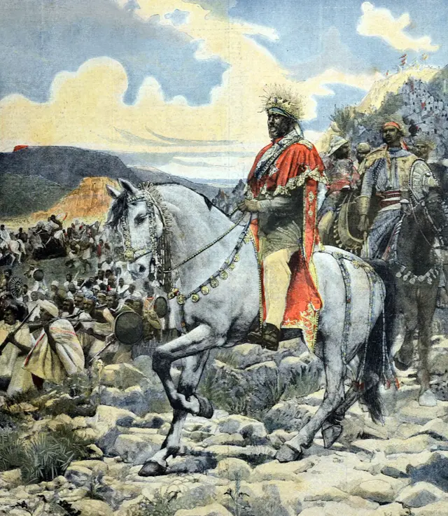 ዳግማዊ አጤ ምንሊክ በፈረስ ላይ ተቀምጠው