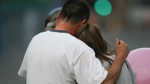 تصور می‌شود که فرد مهاجم یک بمب دست‌‍ساز یا خود داشته است.