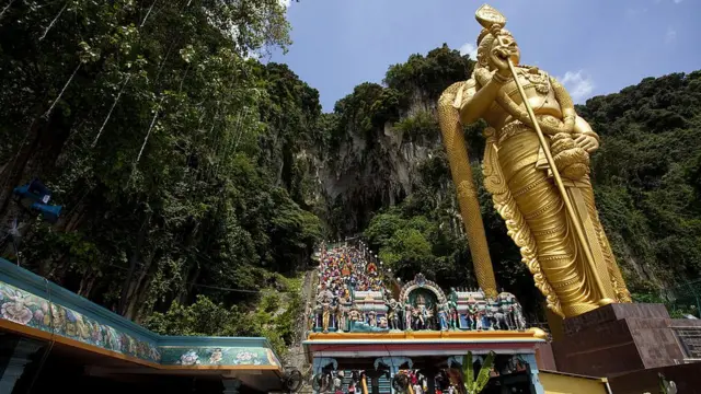 மகாதீர்: நாடு திரும்பும் மலேசியர்கள் 14 நாட்கள் தனிமைப்படுத்தப்படுவர்