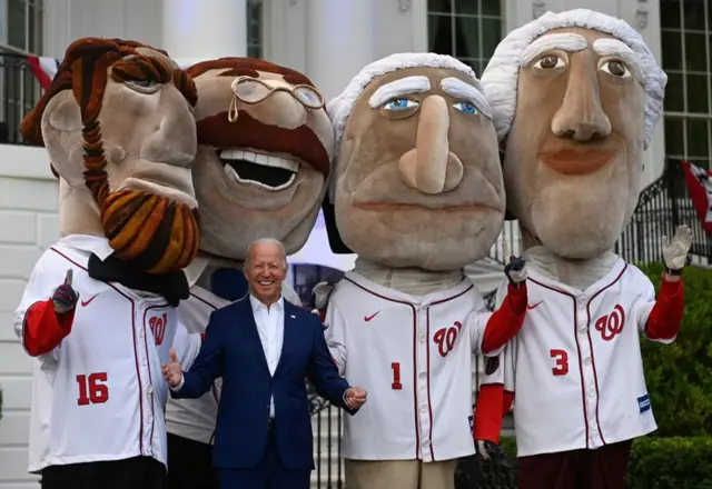 بايدن مع جوالب حظ