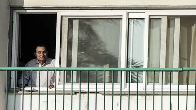 Il était détenu en résidence surveillée dans un hôpital militaire depuis son arrestation en 2011.