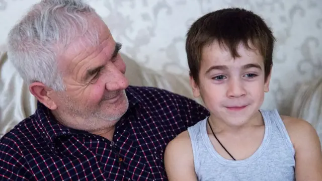 ফ্রান্সে সবার তাদের মাতা- পিতামহদের সঙ্গে দেখা করার অধিকার রয়েছে।