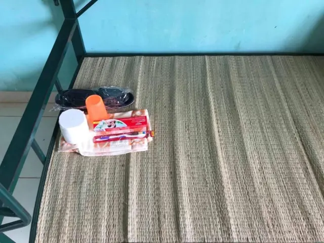 Hình ảnh từ những khu cách ly khác được cung cấp nhu yếu phẩm đầy đủ, phòng ốc sạch sẽ