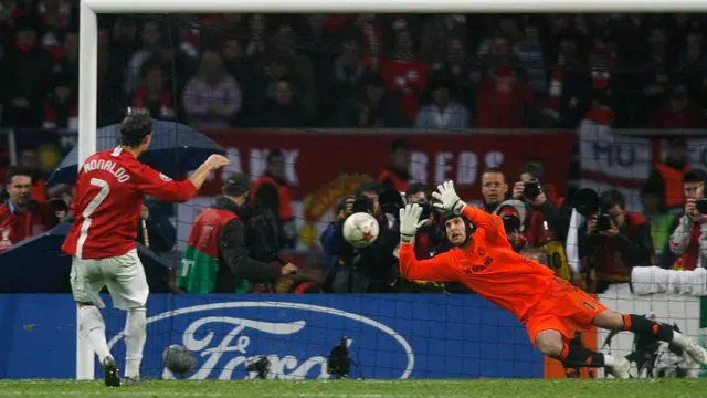 Amule Petr Cech ti Chelsea mu bọọlu ti Cristiano Ronaldo fẹ gba si awọn ninu aṣekagba Champions League 2008