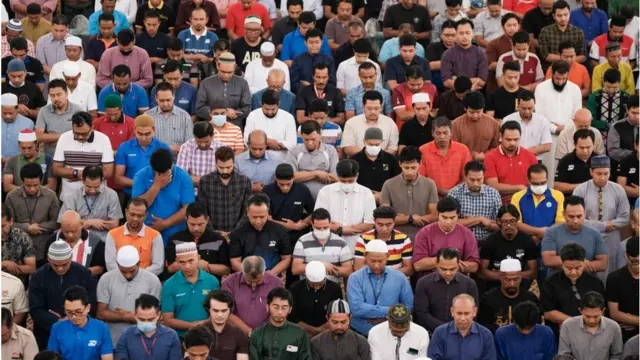 মালয়েশিয়ার পার্লিসে জুমার নামাজ স্থগিত ঘোষণা করা হয়েছে।