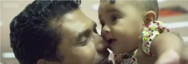 කෙතරම් රාජකාරි බහුල වුවත් ළමා වාට්ටුවට පැමිණ කුඩා දරුවන් සමඟ මොහොතක් හෝ කෙළිදෙළෙන් ගතකිරීමට ද ඔහුට කාලය තිබේ