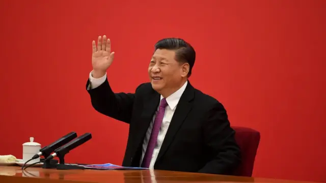 Xi Jinping acenando diantesite de aposta lampions betfundo vermelho