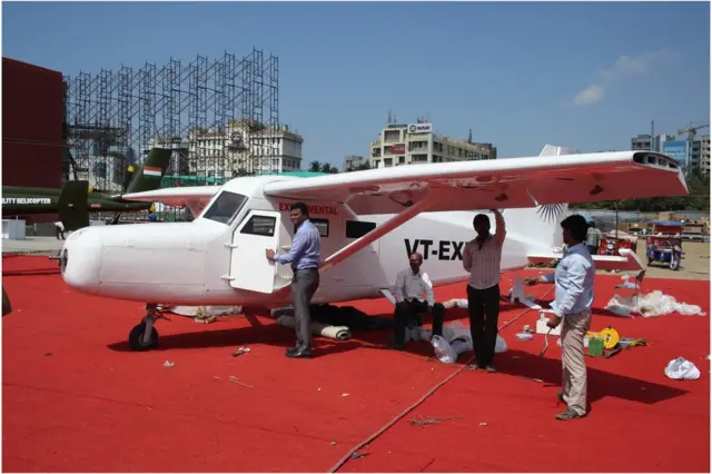 మేకిన్ ఇండియా షో, అమోల్ విమానం