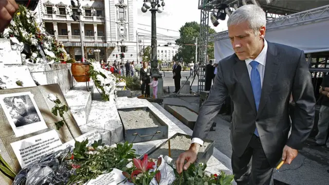 Tadić odaje počast Tatonu na Trgu Republike, 1. oktobar 2009.