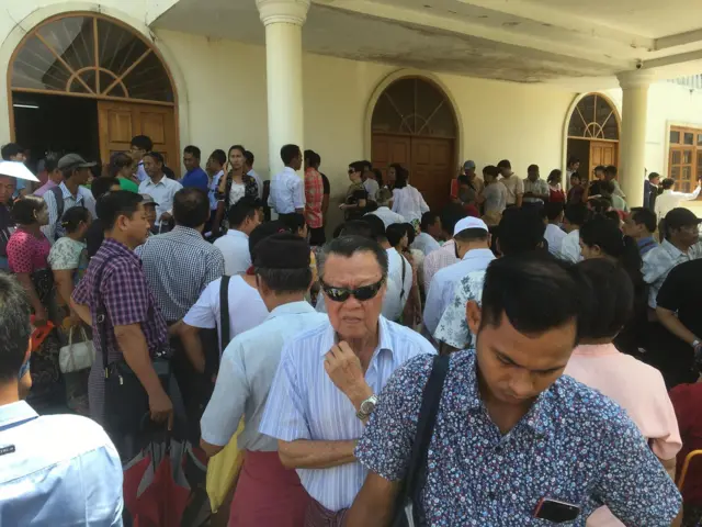 လုံခြုံရေးကမထိန်းနိုင် လို့ လျှောက်လွှာ အရောင်းရပ်သွားခဲ့