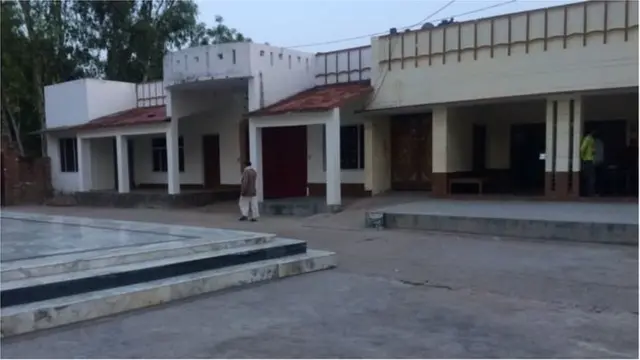 ఉన్నావ్లోని ఎమ్మెల్యే కుల్దీప్ ఇల్లు