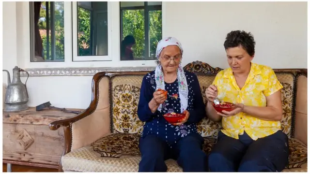 아슈레를 먹는 사람들