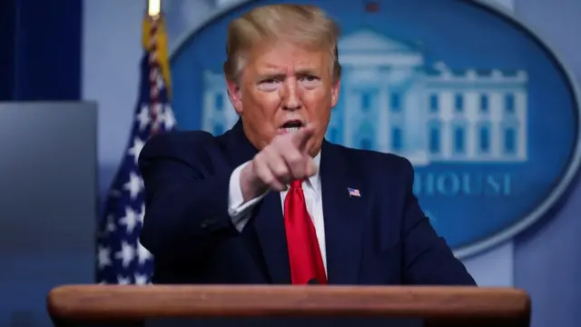 Presiden Donald Trump dalam jumpa pers harian tentang virus corona di Gedung Putih.