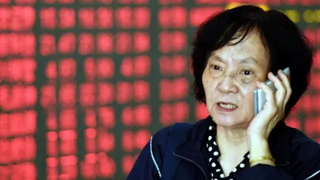 Mujer en telefono movil