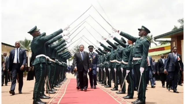 Soldiers dey do parade for President Paul Biya