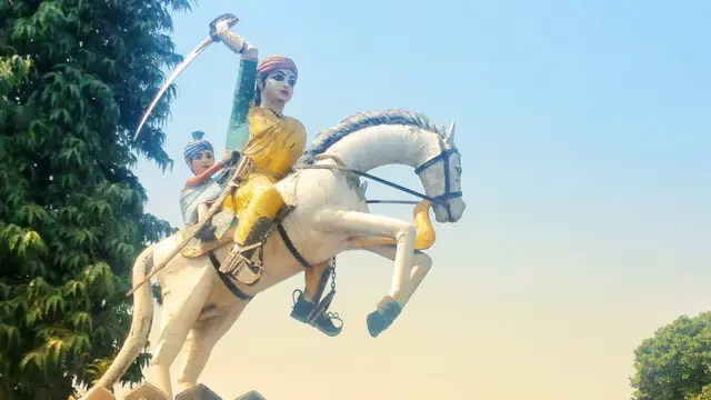 झाशीच्या राणी लक्ष्मीबाई कशा दिसायच्या? भारतीय आणि परदेशी लेखकांनी केलेलं वर्णन