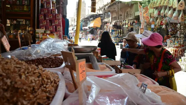 Des étalages de nourritures dans les rues. (Caire/Egypte)