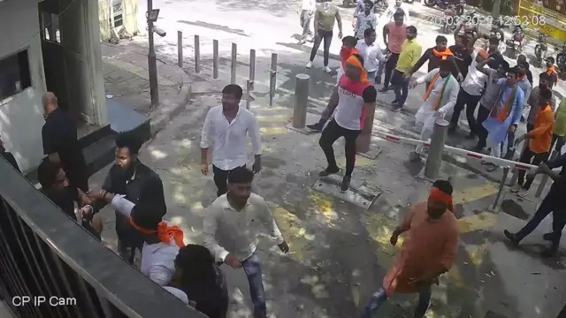 सीसीटीवी से ली गई तस्वीर