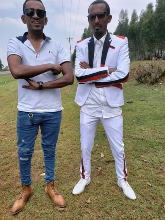 Urgeessaa Daammanaa weellisaa Haacaaluu Hundeessaa waliin, erga mana hidhaatii bahee booda.