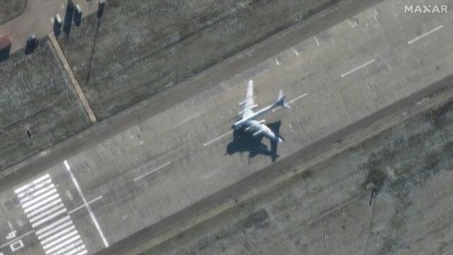 A Russian bomber prepares to take off from the Engels airfield in the Saratov region. Photo: 3 December 2022