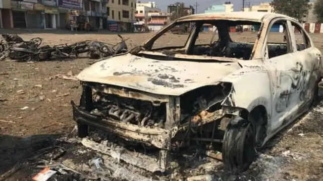 कोरेगांव भीमा में हुई हिंसा के बाद की तस्वीर