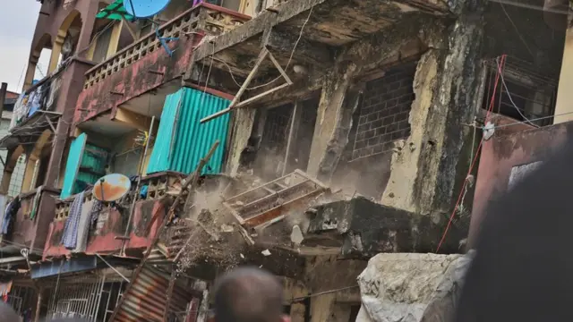 Lagos State goment don begin demolish houses for Ita Faaji area for Laos Island