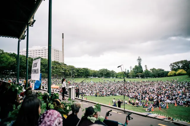 تجمع و ادای احترام مردم شهر اوکلند به کشته‌شدگان حادثه کرایست چرچ