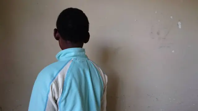 "Sikuwa najua wazazi wangu walipo mpaka nilipofika darasa la saba,kuna wakati nilihisi labda wamekufa ," Sophia anaeleza