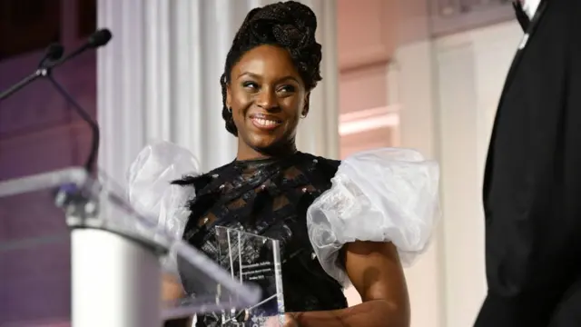 Parmi les nouveaux talents qui comptent aujourd'hui, la célèbre écrivaine primée, Chimamanda Ngozi Adichie, le visage du féminisme de ce siècle.