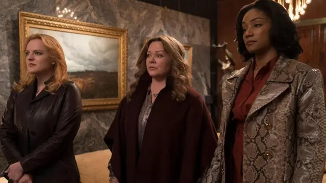 Elizabeth Moss, Melissa McCarthy, dan Tiffany Haddish dalam film The Kitchen