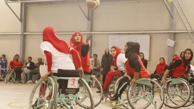 دختران معلول