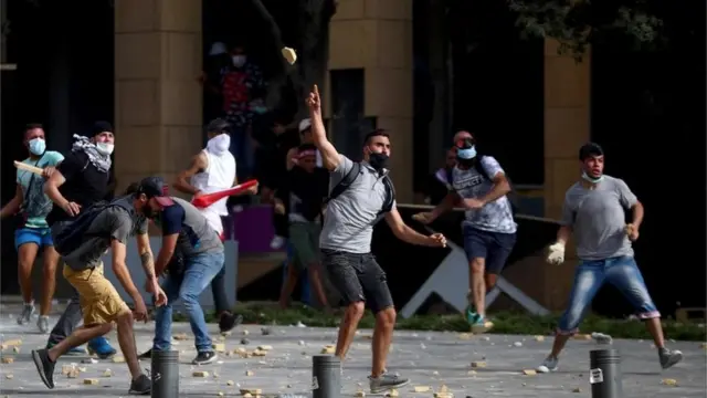 Abatera amabuye mu myigaragambyo i Beirut