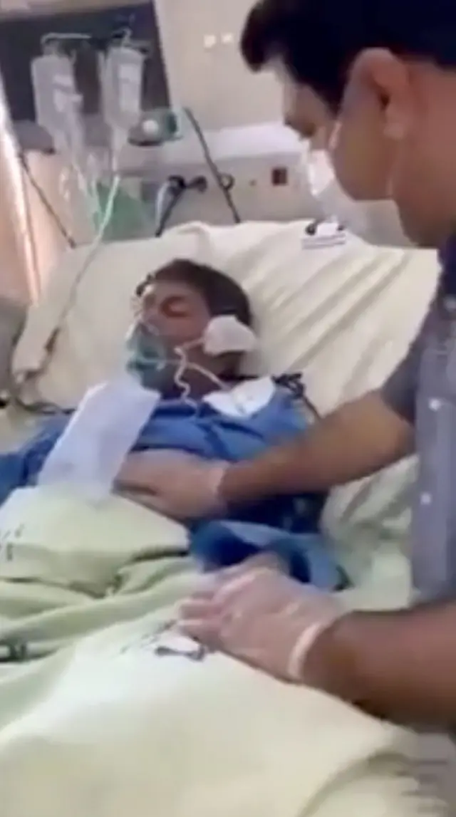 دکتر علی مولایی بر بالین برادرش