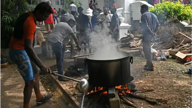 10 જુલાઈ, 2022ના રોજ પ્રદર્શનકારીઓએ વડા પ્રધાનના સરકારી આવાસને કબજામાં લઈને ભોજન રાંધ્યું હતું