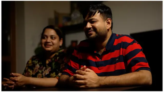 वॉरसो में अपने घर पर अंजना और राजेश