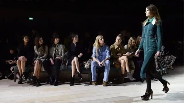 Burberry berusaha membuat mereknya lebih eksklusif.