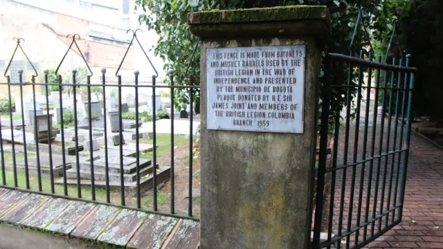Reja del Cementerio Británico en Bogotá.