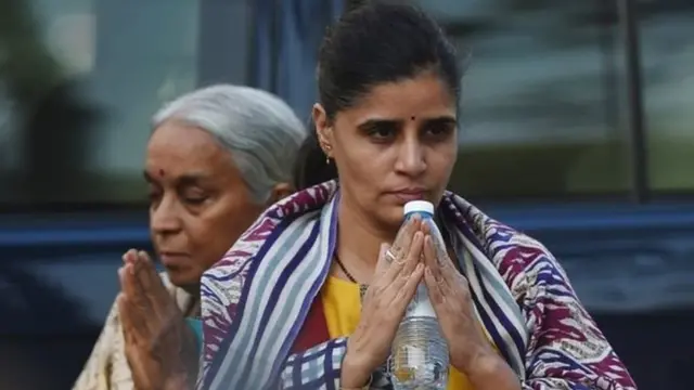 जाधव यांची पत्नी आणि आई