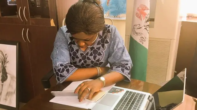 Kemi Adeosun become Nigeria Minister of Finace for November 2015 wit dis same certificate, according to Premium Times