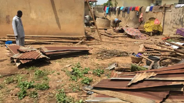 Aworan awọn ile ti atẹgun ojo si lọ ni Fiditi