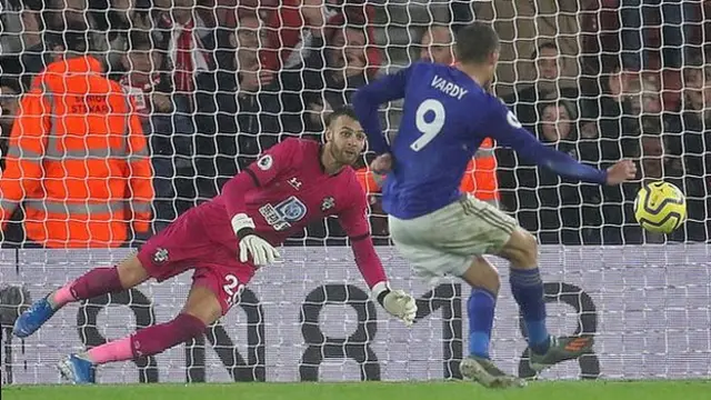 Jamie Vardy scores against Southampton