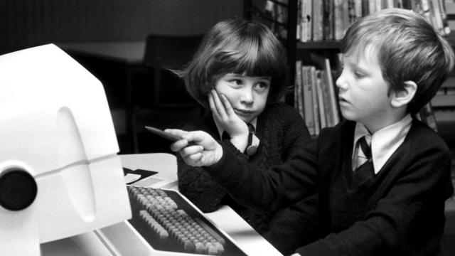 Те советские дети, которые интересовались программированием, имели не много шансов получить доступ к настоящему компьютеру