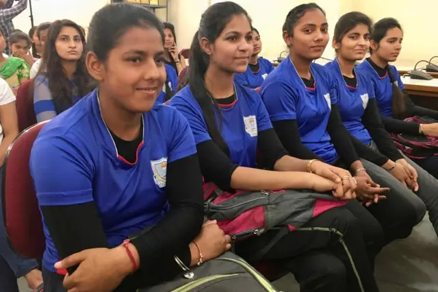 જલંધરમાં પત્રકારત્વનો અભ્યાસ કરનારી છોકરીઓ