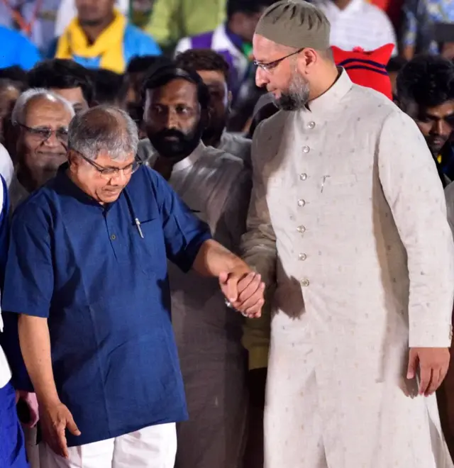 ऐन विधानसभेच्या पूर्वी वंचितमधून ओवेसी बाहेर पडले.